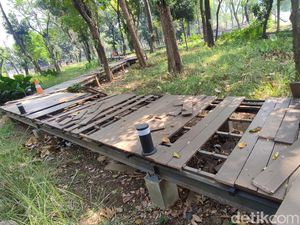 Duh! Jembatan Kayu Tebet Eco Park Rusak Parah