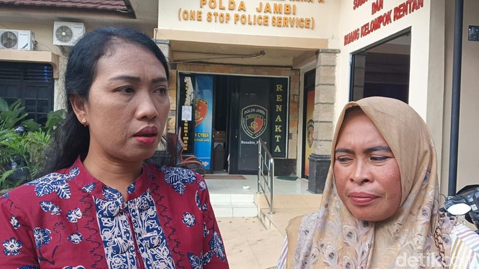 Istri Kades di Tebo, Jambi melaporkan suaminya yang menikah lagi di Polda Jambi.