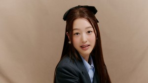 Dari fans K-drama jadi bintang K-drama, perjalanan Da Ah bikin salut. Foto: dok. theqoo