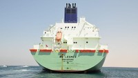Terusan Suez adalah salah satu jalur air tersibuk di dunia dan rute pelayaran terpendek antara Eropa dan Asia. Saat terjadi angin kencang pada tahun 2021, sebuah kapal kontainer besar, Ever Give, terjebak di dalamnya, menghentikan lalu lintas di kedua arah selama enam hari dan mengganggu perdagangan global.  