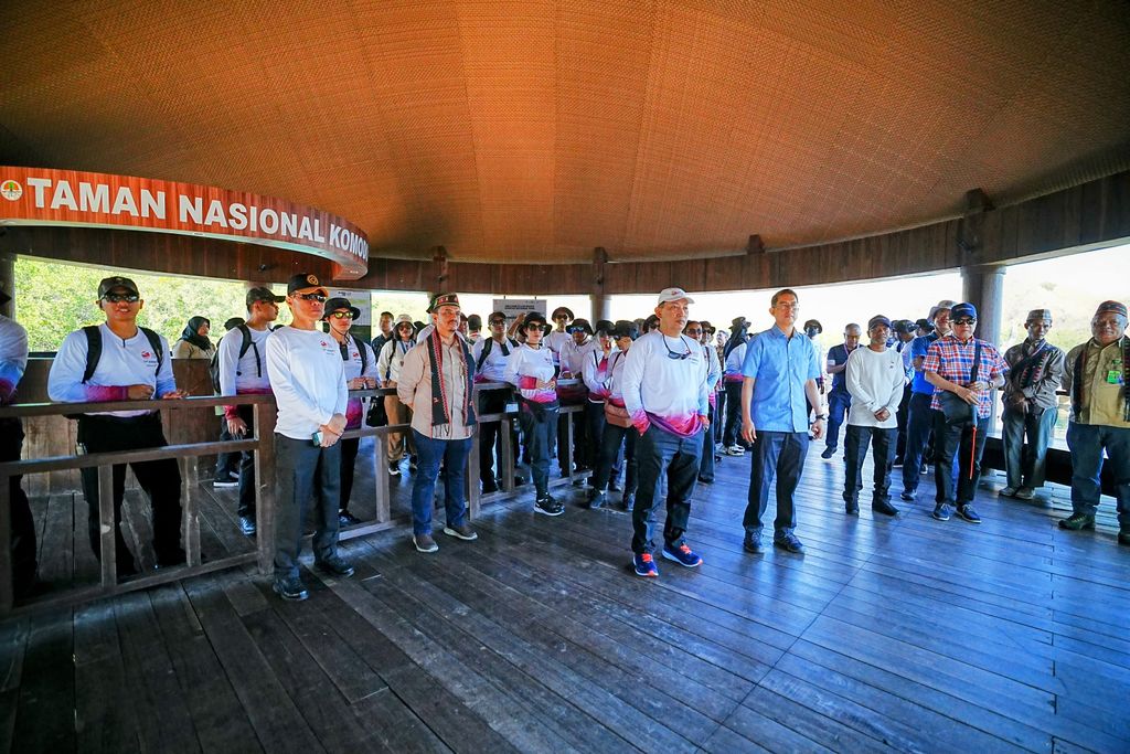 Kapolri dan delegasi AMMTC +3 ke-17 menanam bibit pohon di TN Komodo