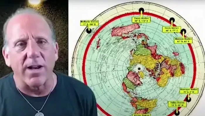 Salah satu kaum bumi datar percaya bahwa ada alien yang menghuni benua rahasia. Benua rahasia itu berada di belakang tembok es Antartika.