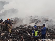 Penampakan Kepulan Asap Kebakaran TPA Sarimukti
