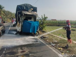 Brak! 2 Truk Adu Banteng di Kulon Progo, Sopir Sempat Terjepit Kabin