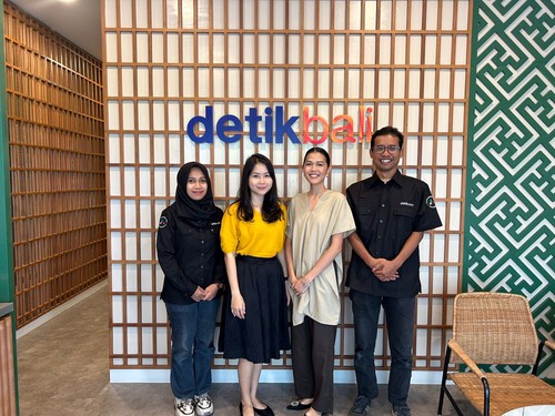 Kedatangan tim Sensatia Botanicals ke kantor detikBali di Jalan Cok Agung, Tresna, Denpasar, Bali, Rabu (23/08/2023). (Zahwadiva Sosiawan Putri)