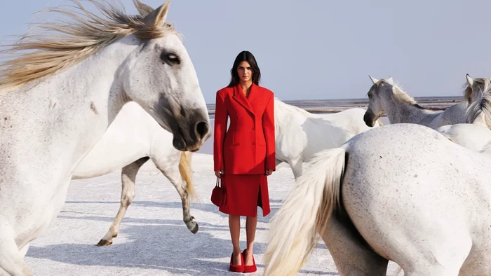 Kendall Jenner di Kampanye Stella McCartney