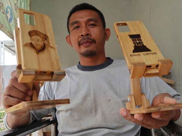 Potret Cari Cuan Lewat Bisnis Casing HP dari Bambu
