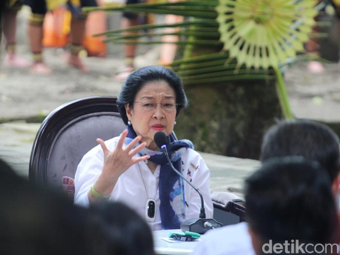 Ketua Umum PDIP Megawati Soekarnoputri di acara peresmian patung Soekarno di Oemah Petruk, Kapanewon Pakem, Sleman, Rabu (23/8/2023).