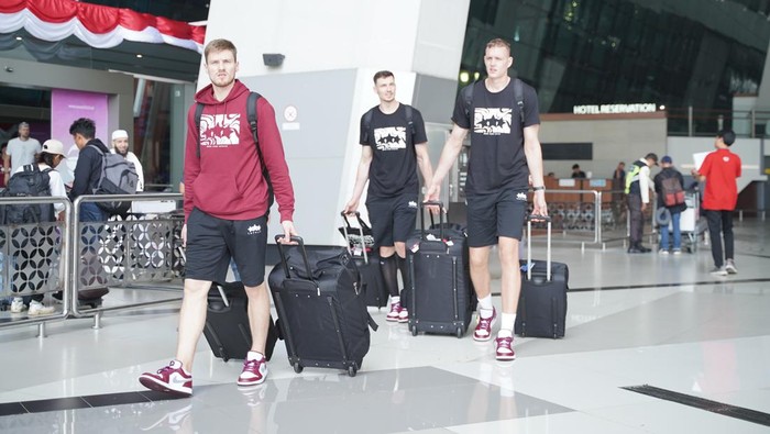 Latvia menjadi tim ketujuh yang tiba di Jakarta menjelang FIBA World Cup 2023, setelah Kanada, Pantai Gading, Brasil, Prancis, Iran, dan Spanyol. Mereka tak sabar tampil di gelaran laga yang luar biasa.