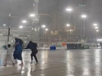 Kawasan Masjidil Haram di Makkah Dilanda Hujan Deras, Begini Suasananya