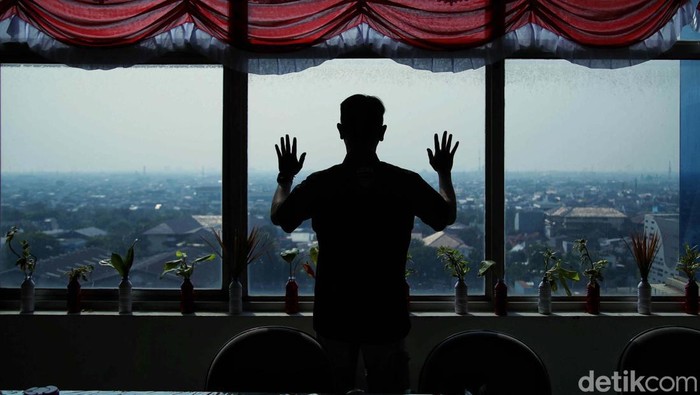 Pemprov DKI Jakarta melakukan uji coba WFH 50% bagi ASN DKI demi menekan polusi udara di Jakarta kemarin. Begini potretnya di Kantor Walkot Jakut.