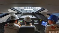 Diberitakan sebelumnya, PT Kereta Cepat Indonesia China (KCIC) akan mengajak warga untuk mencoba Kereta Cepat Jakarta-Bandung (KCJB) secara langsung pada September 2023 mendatang. Uji coba bagi warga itu akan dibagi ke dalam dua sesi, berbayar dan gratis.