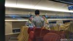 Mengintip Bagian Dalam Kereta Cepat di Depo Tegalluar