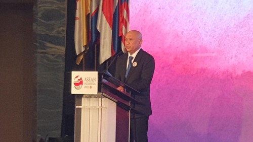Menteri Koperasi dan UKM Teten Masduki dalam sambutannya pada acara The Sixth ASEAN Inclusive Business Summit di The Mulia Hotels & Resorts, Nusa Dua, Badung, Rabu (23/8/2023). (Ronatal Siahaan/detikBali).