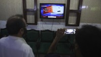 Operasi ini menyita perhatian publik Pakistan, dengan siaran televisi setempat menyiarkan momen menegangkan itu. Tayangan televisi itu menunjukkan para petugas penyelamat yang terikat pada tali menggantung di bawah helikopter, mendekati kereta gantung yang terjebak.