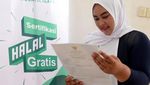 Momen Penyerahan Sertifikat Halal Bagi Pelaku UMKM