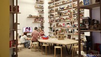 Tak kalah menarik, Museum MACAN juga menyediakan ruangan di mana pengunjung dapat berkreasi membuat karya seni versi mereka sendiri. Foto: Chelsea Olivia/detikcom