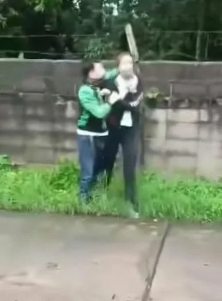 Tragis! Gegara Komplain, Wanita Ini Diserang Pengemudi Ojol