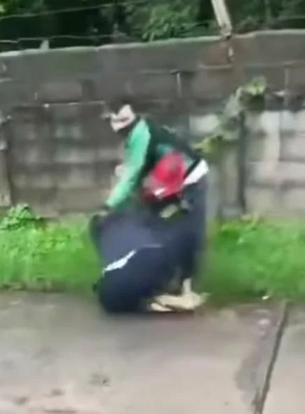 Tragis! Gegara Komplain, Wanita Ini Diserang Pengemudi Ojol