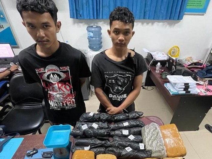 Dua pengedar 8 kilogram ganja diamankan petugas BNNP Jambi.