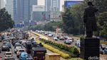 Penyemprotan Air untuk Mengurangi Polusi di Ibu Kota