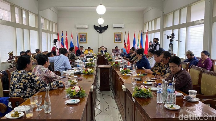 Pertemuan para alumi perguruan tinggi di Asia Tenggara di ASEAN Alumni Meeting 2023 di Gedung Merdeka, Kota Bandung, Rabu (23/8/2023).
