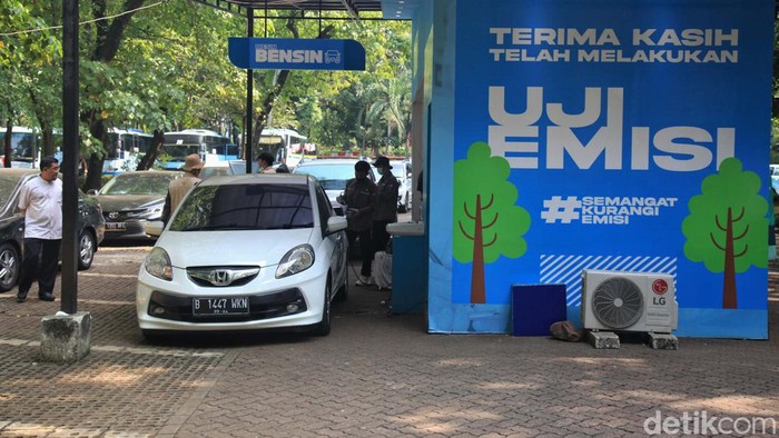 Polusi Tinggi, Uji Emisi Digelar Intensif Polusi udara Jakarta makin mengkhawatirkan. Uji emisi kendaraan pun diintensifkan.