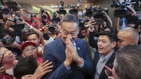 Pheu Thai membentuk koalisi baru beranggotakan 11 partai politik dalam parlemen, termasuk menyertakan dua partai yang didukung militer, yakni United Thai Nation dan Palang Pracharat. Koalisi itu memiliki total dukungan mencapai 314 kursi dalam parlemen Thailand, ditambah tiga anggota majelis rendah, sehingga hanya membutuhkan 58 suara dukungan Senator Thailand -- yang berafiliasi erat dengan pemerintah militer yang sebelumnya memerintah Thailand.
