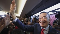 Dukungan penuh dari parlemen dan senat Thailand diperlukan, menurut undang-undang Thailand, untuk menjadi seorang PM dan membentuk pemerintahan. Pita Limjaroenrat yang memimpin Partai Move Forward yang memenangkan pemilu Thailand pada 14 Mei lalu, gagal mendapatkan cukup dukungan parlemen dan senat untuk bisa menjadi PM Thailand dalam voting yang digelar bulan lalu.