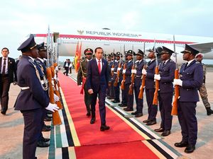 Jokowi Disambut Tari Zulu saat Tiba di Afrika Selatan