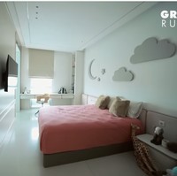 Inilah kamar putri Aura Kasih. Anaknya memang baru berusia empat tahun, tapi Aura memberi kamar yang lebih besar sebagai persiapan masa depan. (Foto: YouTube/AH)