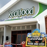 Tahun lalu, Pratama Arhan mendapat sponsor yang mau merenovasi rumah tersebut. Inilah penampakan rumahnya setelah melalui proses renovasi. (Foto: YouTube/Cak Iwan Channel New)