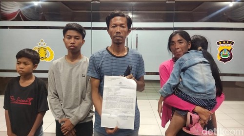 Satu keluarga yang menginap di Mapolres Buleleng karena diancam dibunuh oleh tetangga mereka.