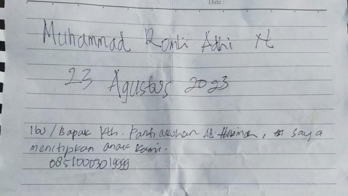 Secarik kertas yang ditemukan bersama bayi yang dibuang di Gresik