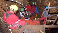 Mahasiswa Gapadri melakukan eksplorasi di Goa Jomblang, Desa Gendayakan, Paranggupito, Wonogiri, Jawa Tengah pada 209. Hasil eksplorasi menunjukkan goa berkedalaman 180 meter tersebut memiliki air bersih dengan baku mutu yang dapat dikonsumsi oleh manusia.  