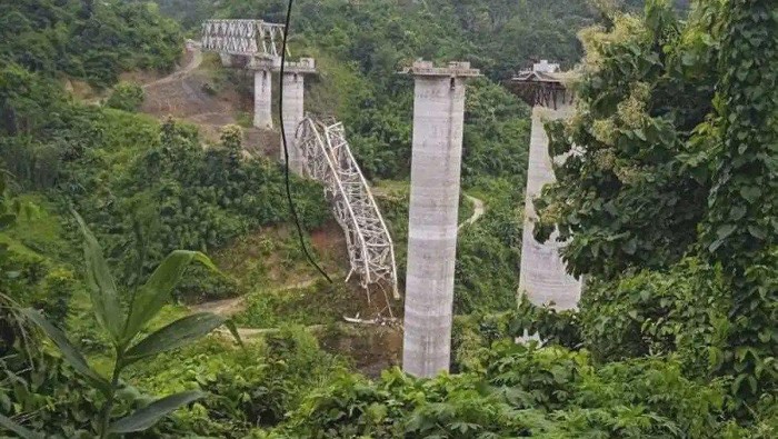 This photo posted on Mizoram Chief Minister Zoramthanga’s official account on the X platform, formerly known as Twitter, shows a collapse at an under construction railroad bridge in Sairang, on the outskirts of Aizawal, Mizoram state, India, Wednesday, Aug.23, 2023. (Mizoram Chief Minister’s X via AP)