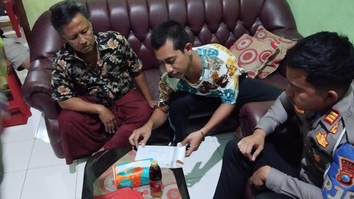Sopir dan bus pariwisata asal Gresik