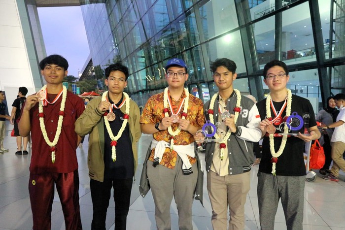 Tim olimpiade astronomi Indonesia di IOAA 2023