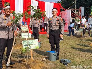 45 Ribu Lebih Pohon Ditanam di Riau untuk Jaga Ekosistem-Abrasi Pantai