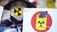 Rencana Jepang membuang limbah air radioaktif yang telah diolah pembangkit listrik tenaga nuklir Fukushima ke Samudera Pasifik menuai kritik tajam dari negara tetangga.  
