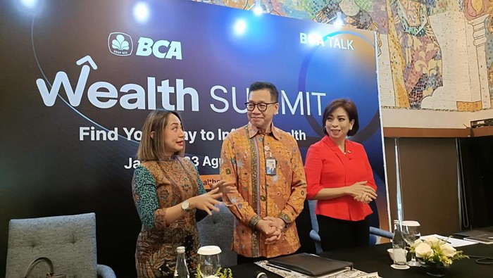 Wealth Summit 2023 Tawarkan Promo hingga Edukasi Investasi BCA kembali melaksanakan Wealth Summit 2023. Acara ini sebagai komitmen meningkatkan edukasi masyarakat dalam pengelolaan keuangan dan investasi.