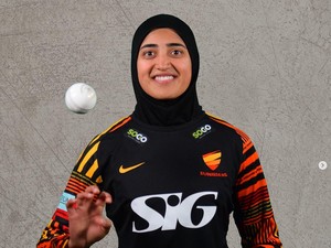 Kisah Abtaha Maqsood Atlet Kriket Internasional Berhijab Pertama di Inggris