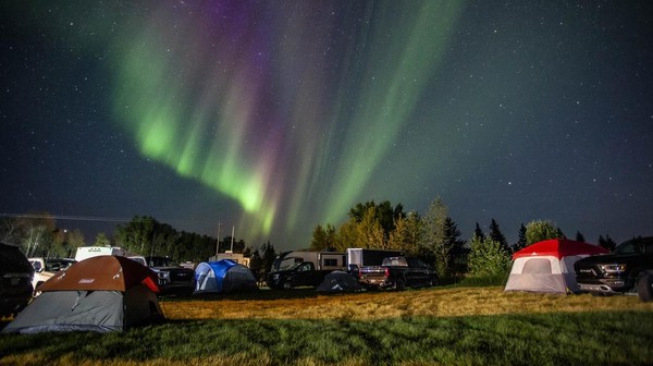 Aurora Borealis Sambut Pengungsi Kebakaran Hutan di Kanada