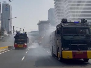 Bukti Nyata Semprot Air ke Jalan Bukan Solusi Tangkal Efek Polusi Udara