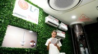 Menariknya, tak hanya mempromosikan produknya, LG justru membangun sebuah ruang di stasiun MRT Setiabudi Astra yang dapat digunakan sebagai tempat beristirahat sambil mengenal lebih jauh terkait teknologi tata udara dan pemurni udara terkini dari solusi polusi saat ini bagi para penumpang MRT yang singgah di stasiun tersebut.