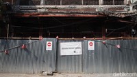 Diketahui, Pasar Baru merupakan kawasan perbelanjaan tertua di Jakarta yang berdiri sejak tahun 1820. Pasar Baru juga sempat menjadi ikon pusat perbelanjaan modern pada tahun 1980-an. Namun, kondisinya saat ini sepi pengunjung, sehingga banyak toko dan pedagang memilih untuk tutup.  