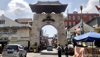 Sebelumnya, Pemprov DKI Jakarta melalui Dinas Kebudayaan menetapkan kompleks Pasar Baru menjadi salah satu kawasan dan Benda Cagar budaya.  