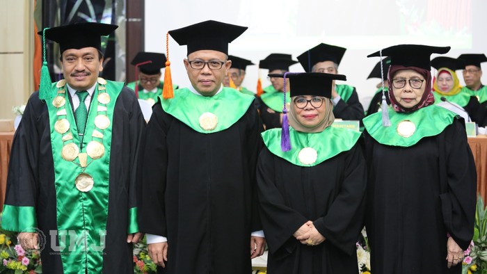 Kakak beradik kompak dikukuhkan jadi guru besar UMJ