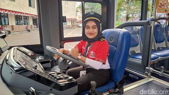 Hardiyanti Triana, satu-satunya sopir wanita di bus Trans Banyumas, Kamis (24/8/2023