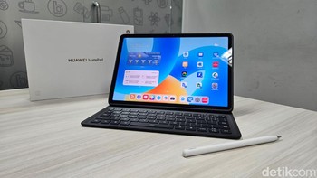 Untuk pemesanan selama penjualan perdana, Huawei membagikan sejumlah benefit gratis senilai Rp 3 juta dalam bentuk Detachable Keyboard, Stylus M-Pencil 2nd Gen, Bluetooth Mouse, langganan WeTV VIP selama satu bulan, dan Huawei Cloud Storage 50GB selama satu bulan. Foto: Adi Fida Rahman/detikINET